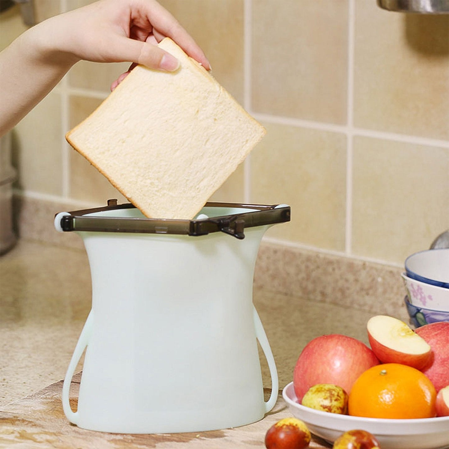 Reusable Silicone Food Storage Bag ? Leakproof, Flat Bottom, Freezer & Microwave Safe, BPA-Free Snack & Sandwich Bag (1 Pc)
