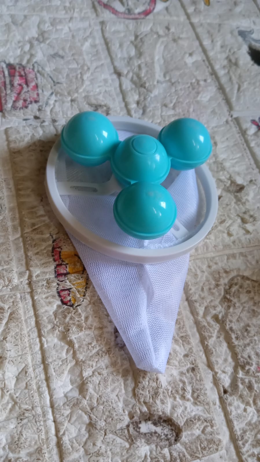 Floating Laundry Ball Lint Catcher ? Reusable Hair & Fur Filter (1 Pc)