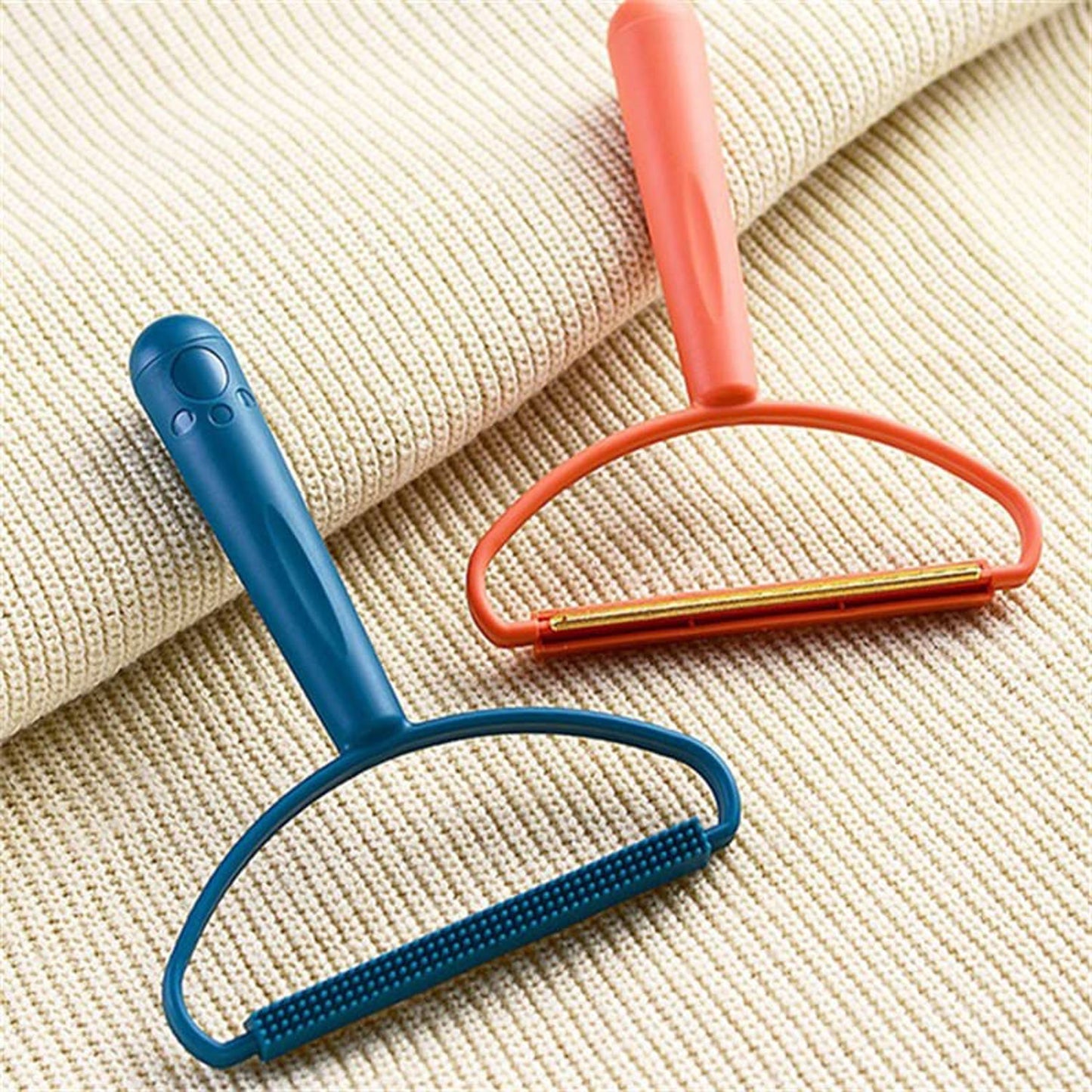 2-in-1 Portable Lint Remover ? Long-Handle Brush & Sticky Roller for Clothes, Furniture & Carpets (1 Pc)