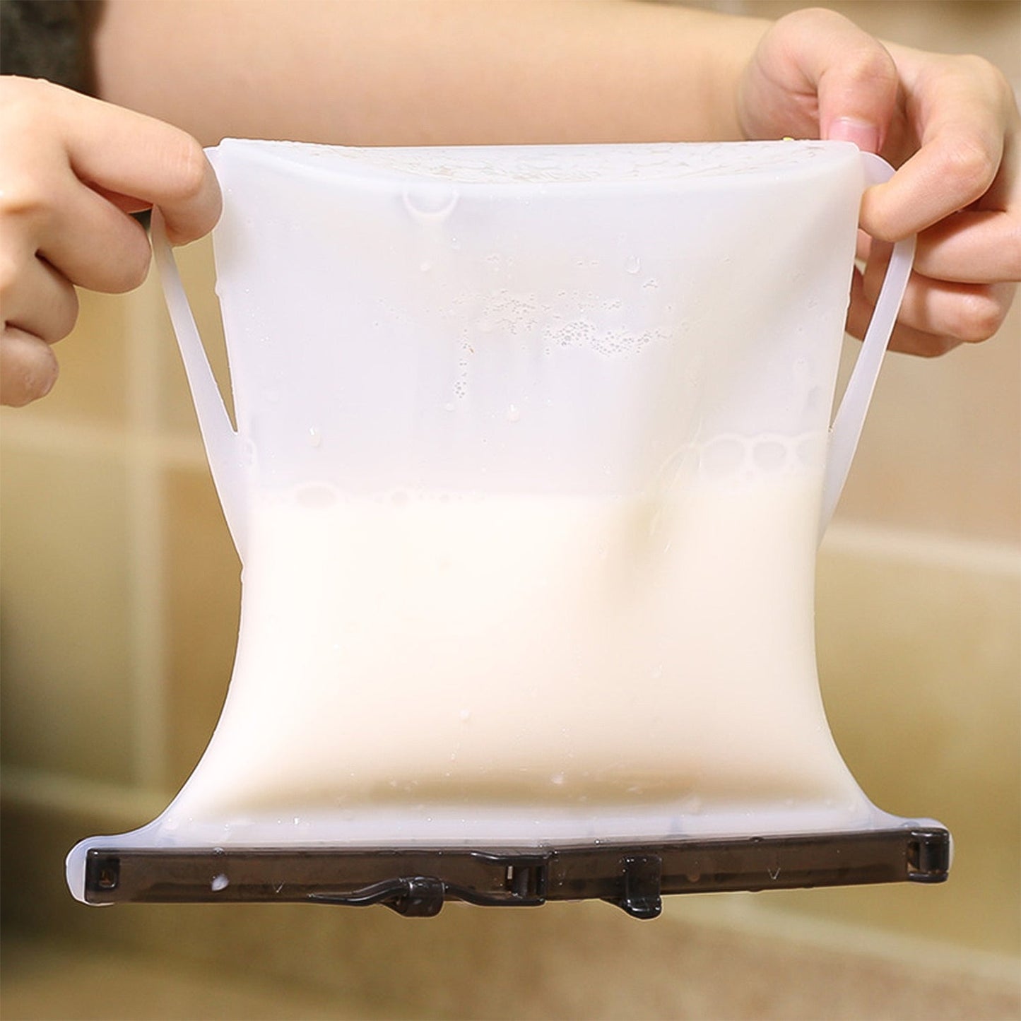 Reusable Silicone Food Storage Bag ? Leakproof, Flat Bottom, Freezer & Microwave Safe, BPA-Free Snack & Sandwich Bag (1 Pc)