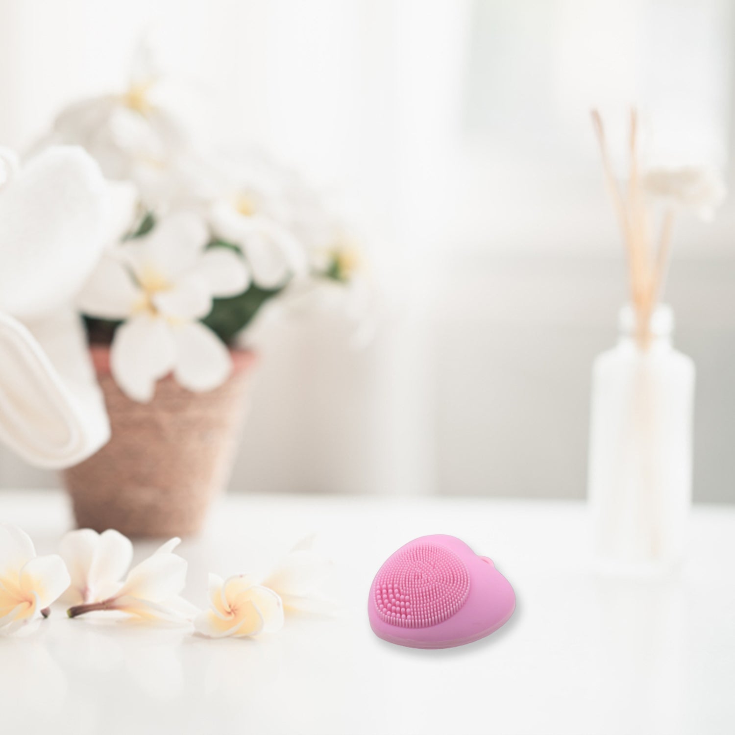 Silicone face wash brush with heart design for women?s skincare