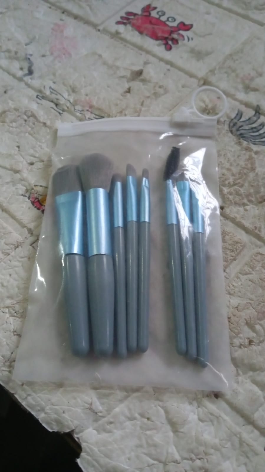 8-Piece Mini Makeup Brush Kit ? Portable Premium Synthetic Set with Case (Mix Colors)