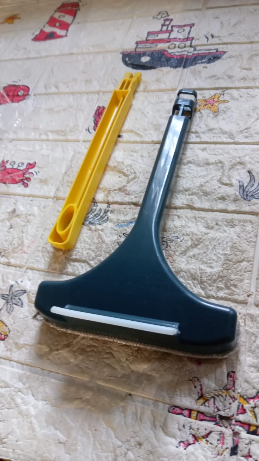 2-in-1 Mesh Cleaning Brush & Wiper with Extended Handle ? Window Cleaner (1 Pc)