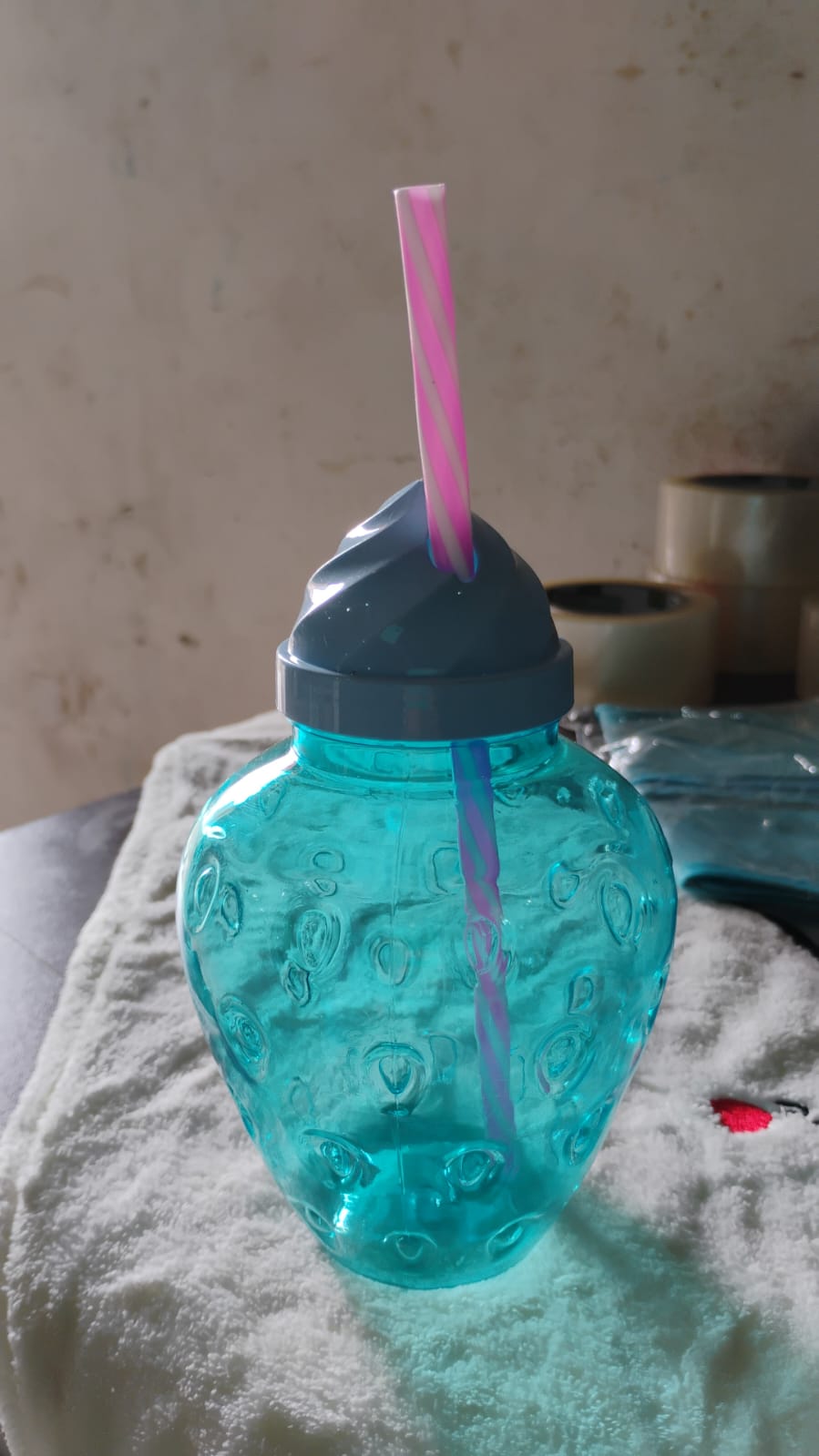 Single Plastic Drinking Cup ? Durable, Lightweight, and Easy to Use (1 Pc)