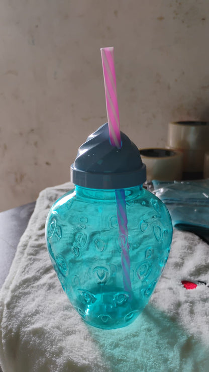 Single Plastic Drinking Cup ? Durable, Lightweight, and Easy to Use (1 Pc)