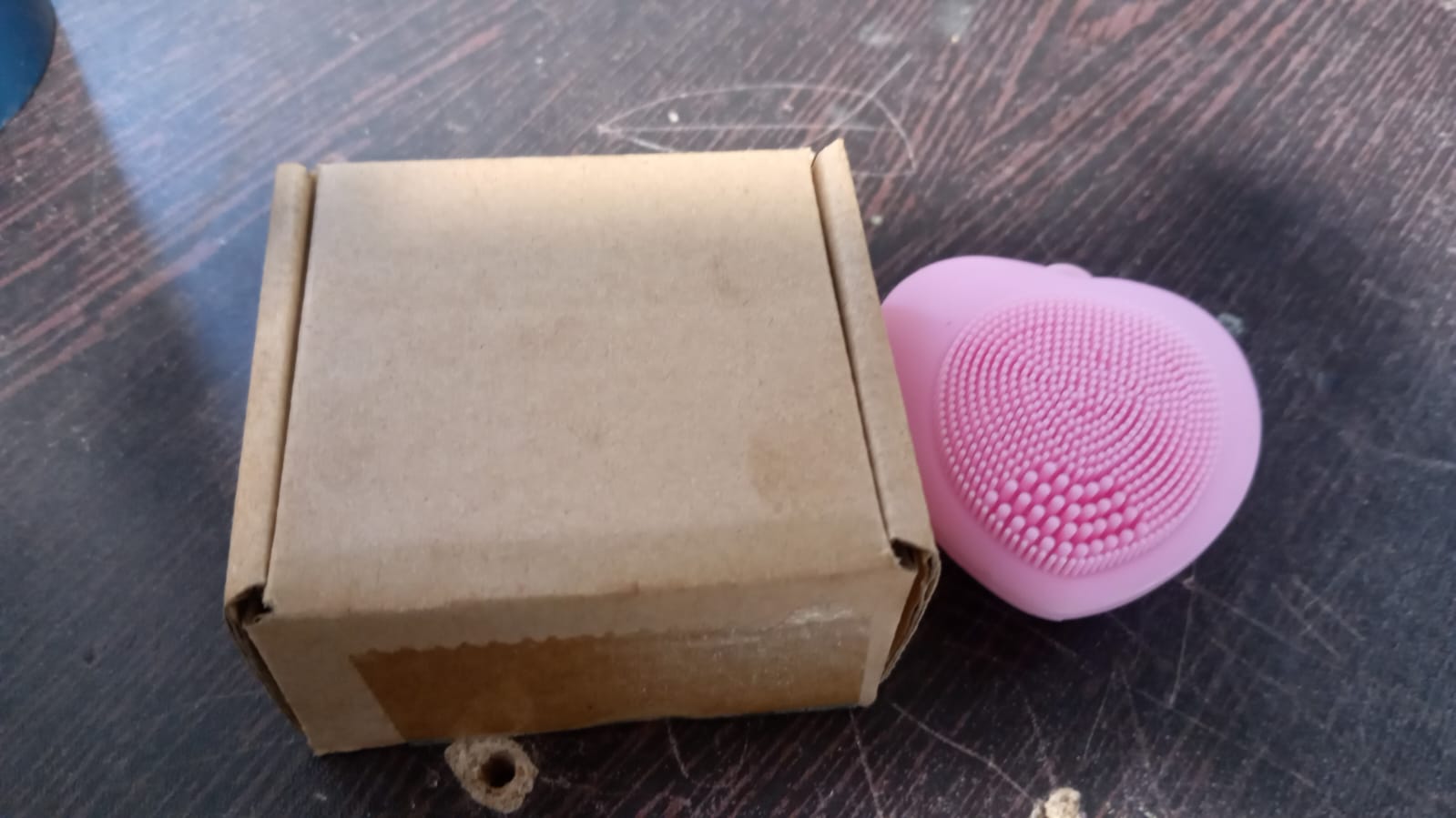 Silicone exfoliating face brush in heart shape for women?s skin care