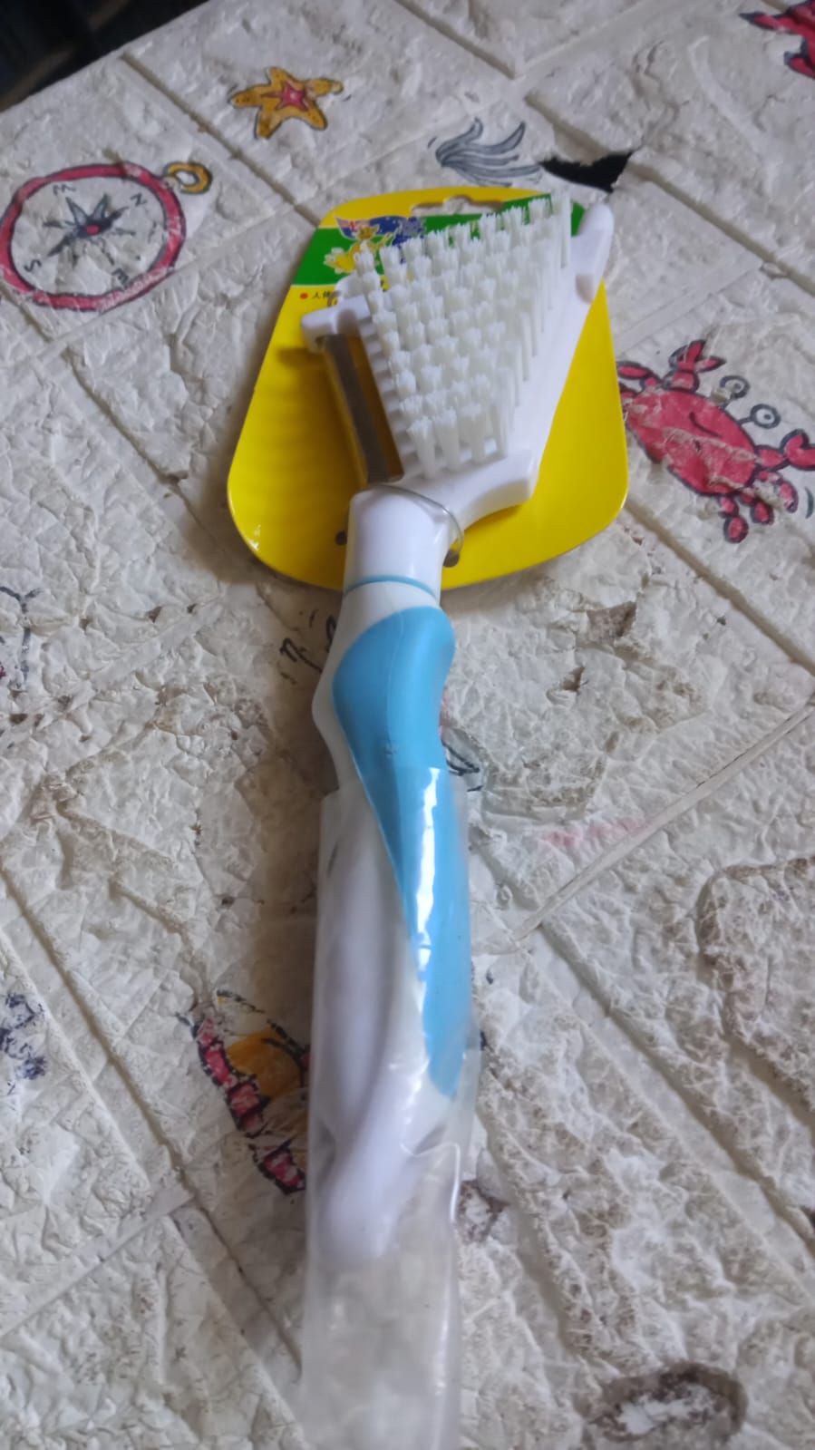 Multipurpose Peeler Brush ? Stainless Steel Peeler with Cleaning Brush (1 Pc)